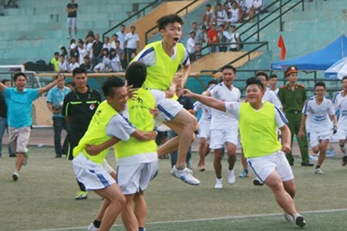 Nghẹt thở giành vé đi tiếp