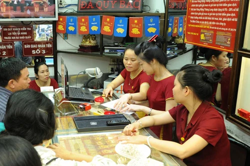 Giá vàng trong nước thấp hơn giá thế giới 620.000 đồng/lượng