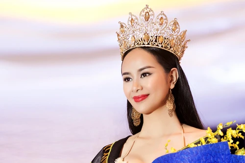 Diễn viên người mẫu Sella Trương bất ngờ đăng quang Hoa hậu điện ảnh