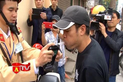 Hà Nội xử lý hơn 1.000 trường hợp vi phạm nồng độ cồn sau gần 2 tháng triển khai Nghị định 100