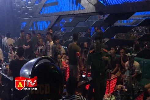 Hà Nội: "Đột kích" quán Hey Club phát hiện hơn 50 người dương tính với ma túy