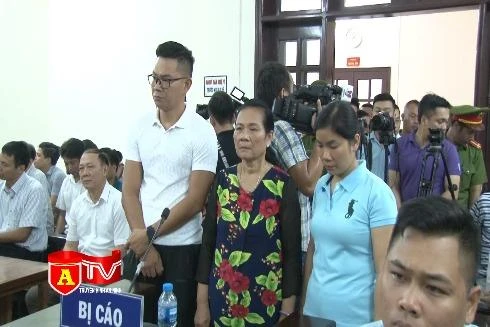 3 mẹ con đều lĩnh án về tội "Chống người thi hành công vụ"