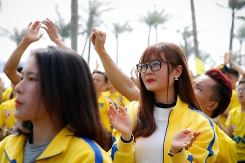 CĐV phấn khích trong lễ tri ân của FLC Thanh Hóa