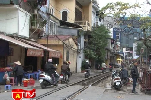 Bức xúc tình trạng vi phạm tại nút giao thông Nguyễn Khuyến - Lê Duẩn