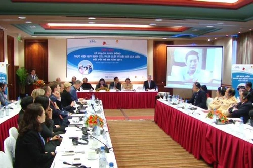 Đội mũ bảo hiểm cho trẻ em trên toàn quốc