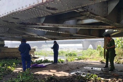 Đi câu cá té ngửa khi thấy thi thể chết nổi trên sông