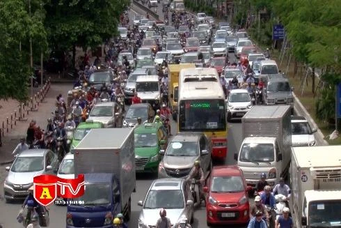 Hà Nội: Thu phí phương tiện vào một số khu vực, phân vùng hạn chế xe máy