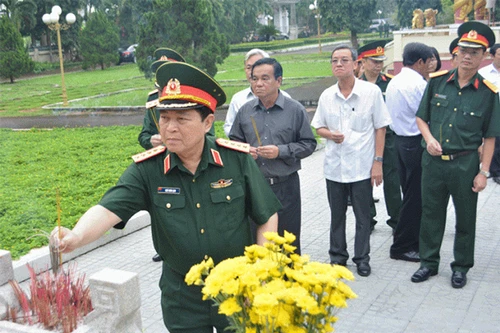 Đại tướng Ngô Xuân Lịch thăm lại chiến trường xưa