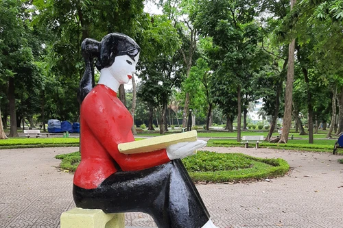 [Ảnh] Bật cười với các bức tượng bỗng dưng lòe loẹt ở Công viên Thống Nhất