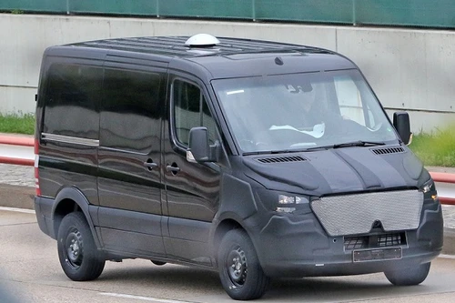 Mercedes-Benz Sprinter thế hệ mới lộ ảnh "nóng" trên đường chạy thử