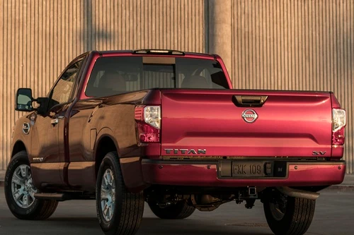 Nissan trình làng bộ đôi bán tải buồng lái đơn Titan và Titan XD