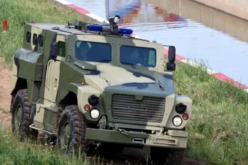 Cảnh sát Nga nhận xe bọc thép SPM-3 Medved vào năm 2017