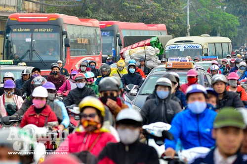 Biển người đổ về Thủ đô sau kỳ nghỉ Tết Dương lịch