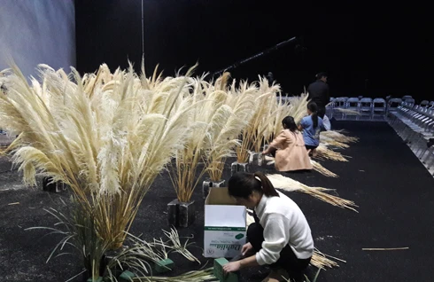 Hình ảnh hậu trường Tuần lễ thời trang thu đông 2017