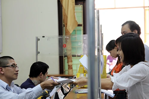 Người dân chưa bằng lòng về đạo đức, cung cách phục vụ của công chức