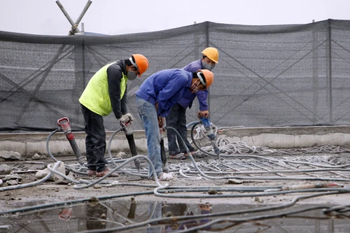 Yêu cầu tăng tốc tháo dỡ phần sai phạm tại công trình 8B Lê Trực