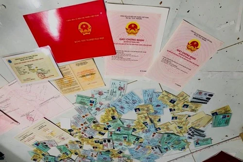 Cán bộ xã, huyện ‘bắt tay’ làm giấy tờ giả ‘giúp’ hàng loạt trường hợp xuất cảnh