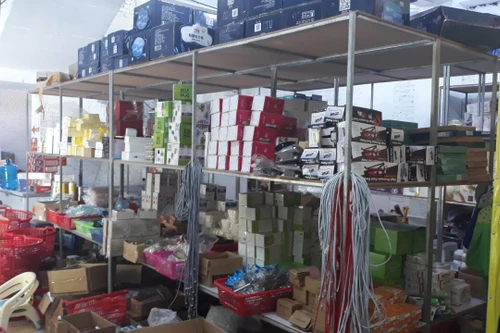 Kiểm tra 3 tổng kho đồ gia dụng, tạm giữ hàng hóa nghi vấn trị giá cả trăm triệu đồng