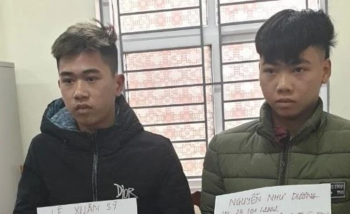 Bắt ‘nóng’ 2 ‘lái pháo’ chuyên giao dịch qua mạng xã hội