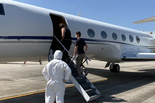 Chuyên cơ đặc biệt dẫn giải 2 tên tội phạm nguy hiểm từ Việt Nam về Mỹ