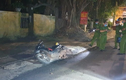 Thái Nguyên: Đang đi xe máy cùng chồng cũ, người phụ nữ bị bắn chết tại chỗ