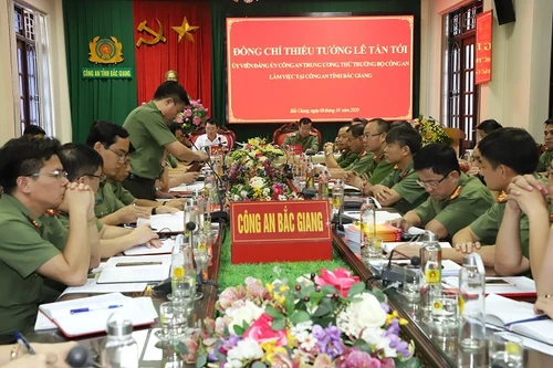 Thứ trưởng Lê Tấn Tới làm việc với Công an tỉnh Bắc Giang