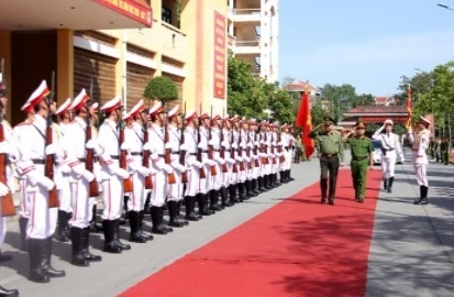 Giữ vững an ninh, trật tự để bảo vệ, xây dựng và phát triển đất nước