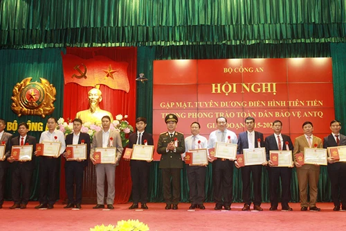 Vai trò của quần chúng nhân dân là nền tảng trong sự nghiệp bảo vệ an ninh Tổ quốc