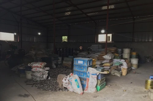 Đột kích kho xưởng chứa hàng trăm phụ tùng nghi giả mạo nhãn hiệu YAMAHA