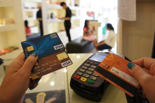 Nhóm thanh niên ‘bóc’ lỗ hổng của ngân hàng, chiếm đoạt gần 2 tỷ đồng