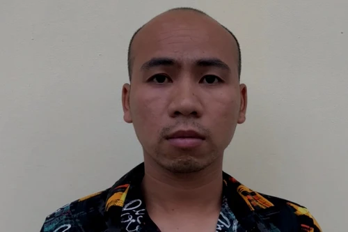 Va chạm hỏng xe ô tô rồi bỏ trốn, người đàn ông bị truy nã