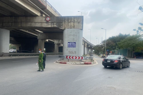 Nửa tháng, phạt liên tiếp 35 xe khách tại nút rẽ vào đường Trần Thủ Độ 