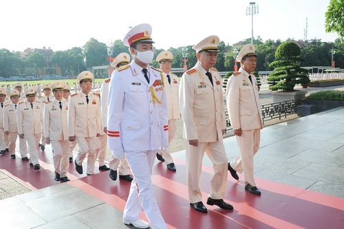 Đoàn đại biểu Đại hội Đảng bộ Công an Trung ương viếng Lăng Chủ tịch Hồ Chí Minh