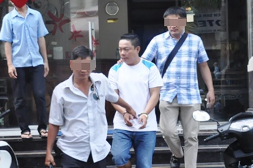 Bắt thêm 22 đối tượng trong đường dây cá độ bóng đá của các "thiếu gia"