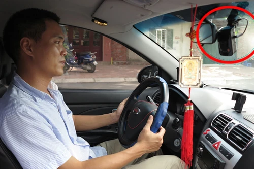 HN: Rộ mốt lắp “mắt cú vọ” cho ôtô gia đình