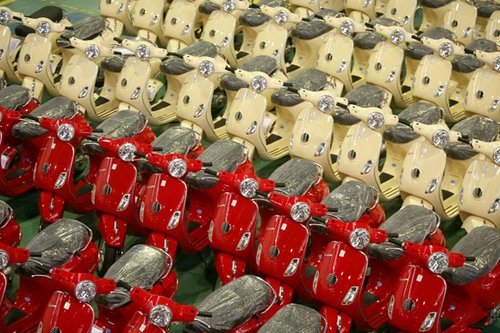 Piaggio ra mắt nhà máy động cơ mới tại Việt Nam