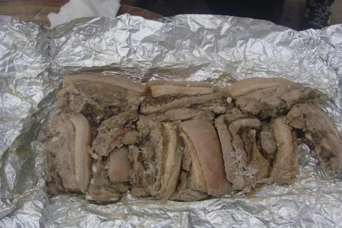 Món lạ dân "phượt": Bò ốp...pô xe máy