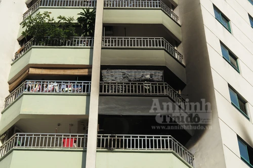 HN: Cháy chung cư 17 tầng, bà bầu thoát hiểm trong gang tấc