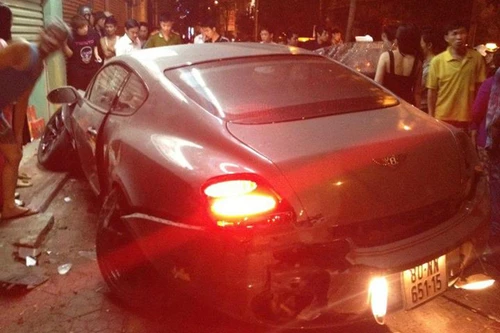 Siêu xe Bentley "tử nạn" tại Hải Phòng