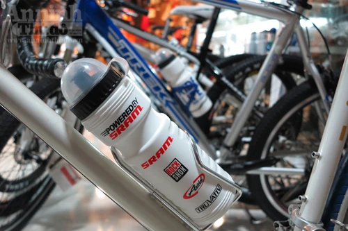 Chán xe máy, dân văn phòng đi làm bằng xe đạp