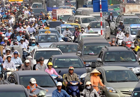 Bộ GTVT giải trình về phí hạn chế xe cá nhân