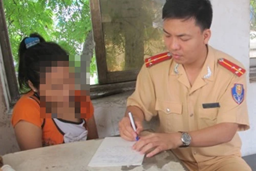 Thượng úy CSTG cứu thiếu nữ nhảy cầu Chương Dương