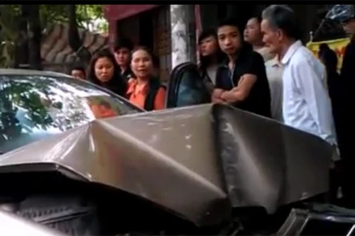 Hãi hùng xem cảnh lái xe say rượu, suýt đâm người