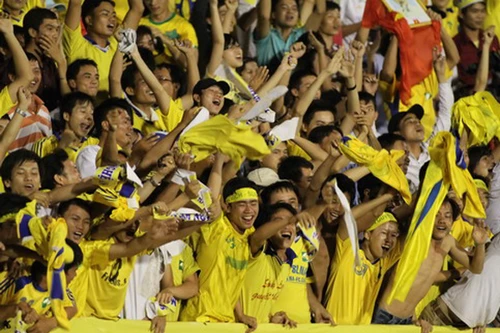 CĐV SLNA bị cấm vào sân Thống Nhất đến hết giải