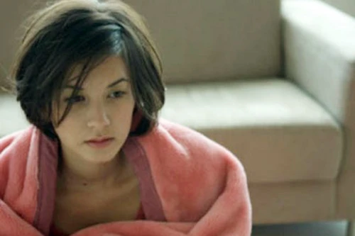 Dụ thiếu nữ đi khám thai, rồi cưỡng hiếp