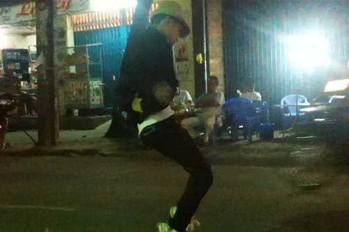 Đến lượt “Mai-cồ” nhảy nhót giữa tim đường 