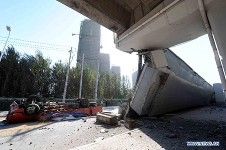 TQ: Cầu mới thông xe 9 tháng đã sập, 3 người chết