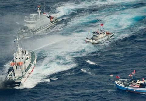 Tàu Nhật và Đài Loan giao chiến dữ dội trên biển