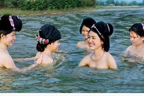 Chọc sàn tìm vợ, được "nhạc phụ" tiếp bằng...dao quắm