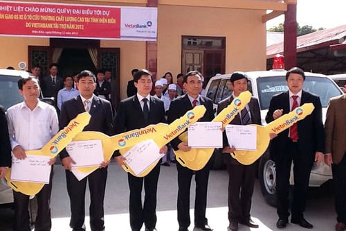 VietinBank trao 5 xe cứu thương chất lượng cao cho tỉnh Điện Biên